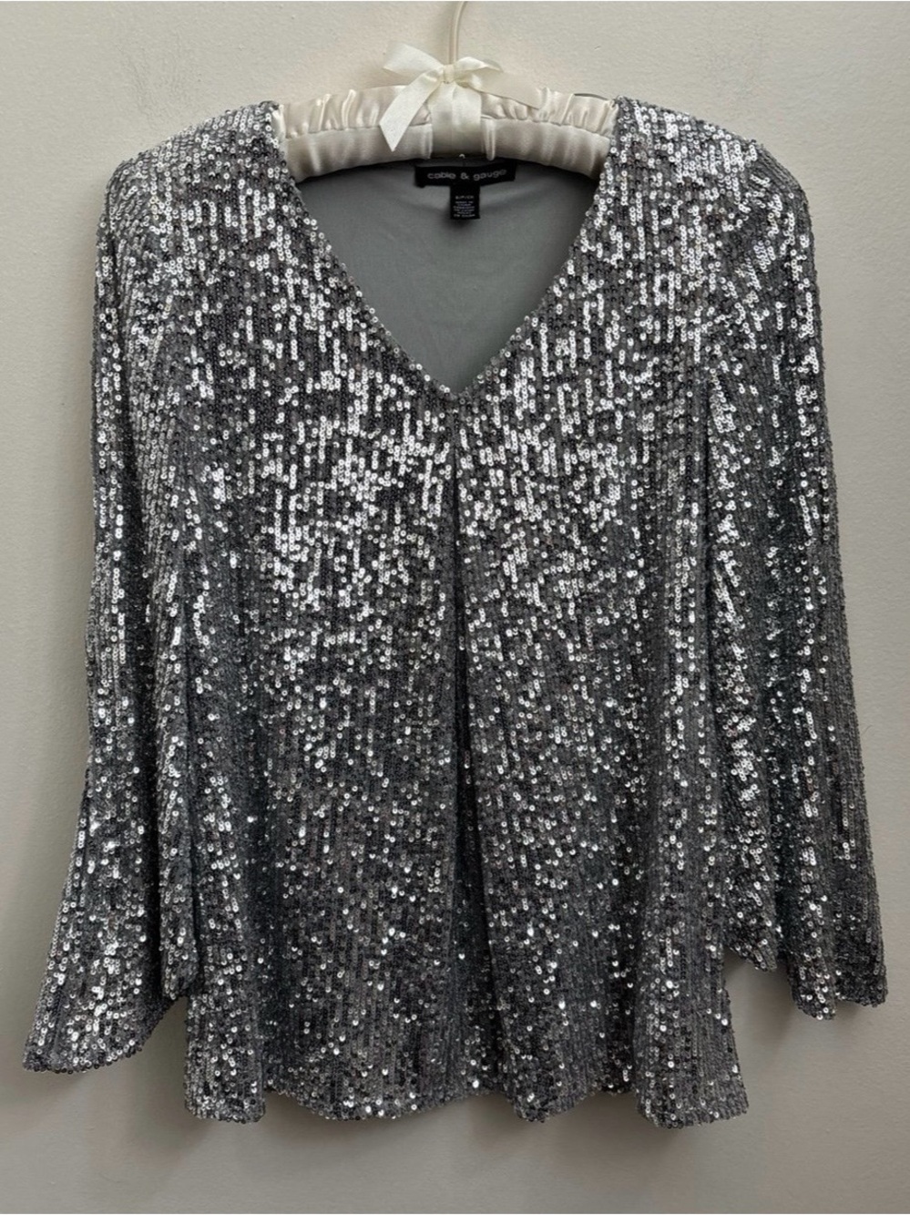 Cable & Gauge Silver Sequin V-Neck Blouse size small